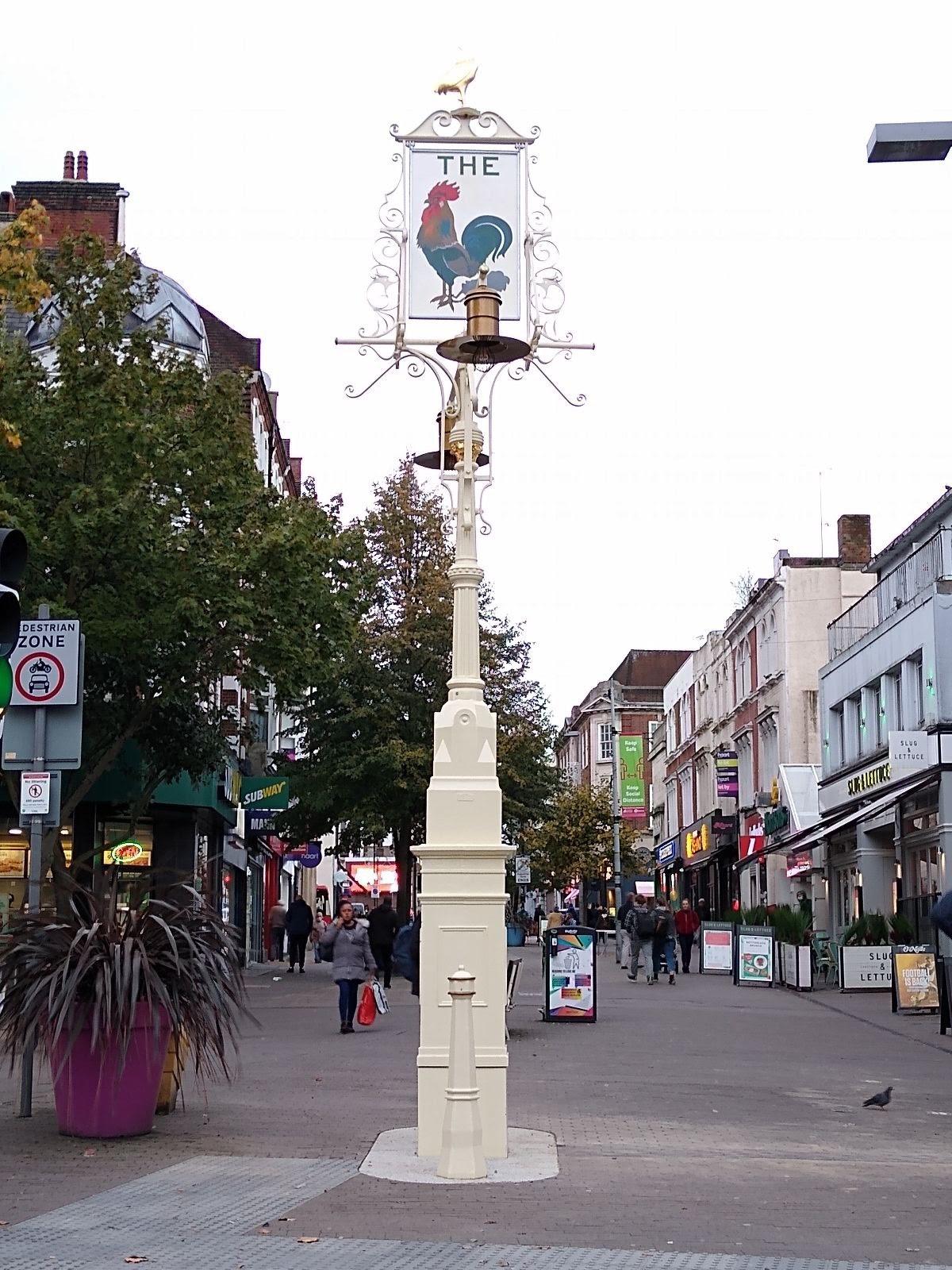 Sutton's refurbished crossroads lamppost looks as good as new after an extensive refurbishment project between Sutton Council, Historic England and Calibre Conservation